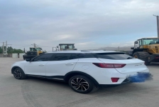 众泰 t300