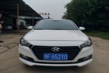 现代 瑞纳三厢