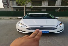 福特 福克斯三厢