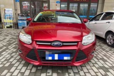 福特 福克斯三厢