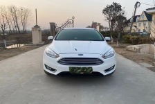 福特 福克斯三厢