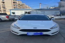 福特 福克斯三厢