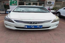 现代 瑞纳两厢