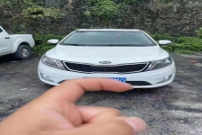 起亚K2三厢