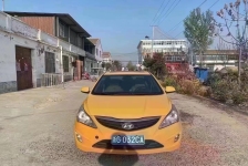 现代 瑞纳三厢