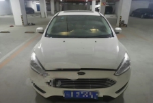 福特 福克斯三厢