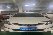 现代 瑞纳三厢