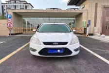 福特 福克斯三厢