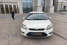 福特 福克斯三厢