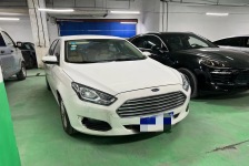 福特 福克斯三厢
