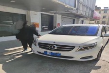 奔驰 v