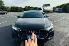 奥迪 Q8